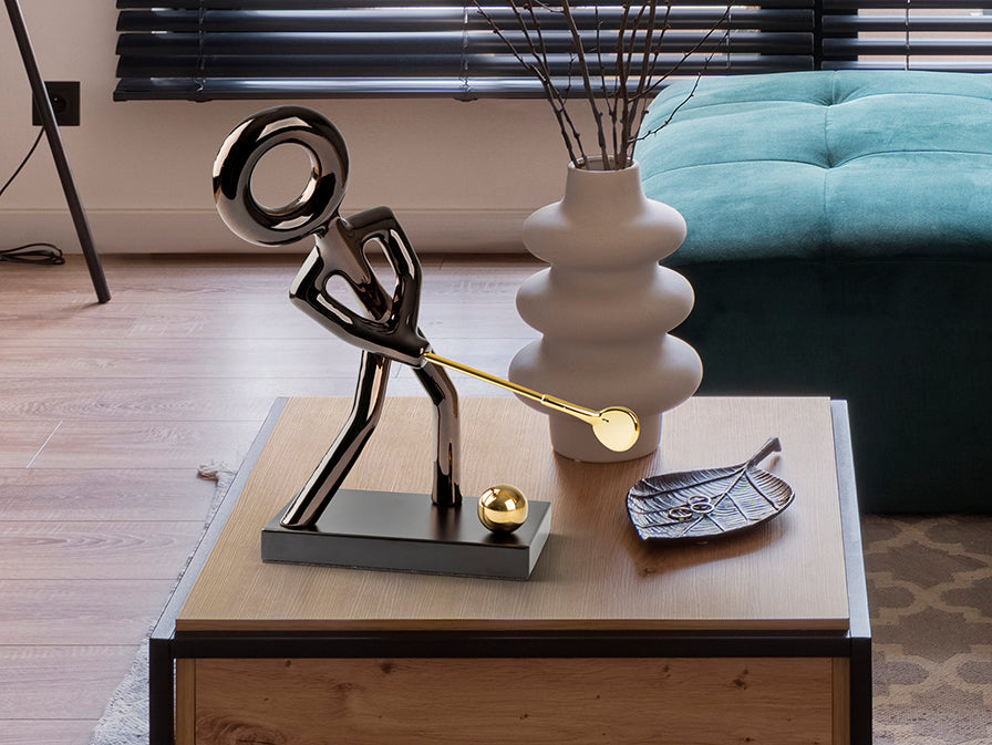 Figura Decorativa Jugador de Golf 29 cm Negro y Dorado Schuller en ambiente decorado | Schuller · Ref. 381970