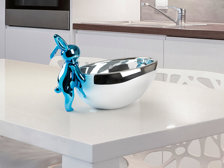 Cuenco Decorativo Rabbit con Figura de Conejo Azul y Plata Schuller en ambiente decorado | Schuller