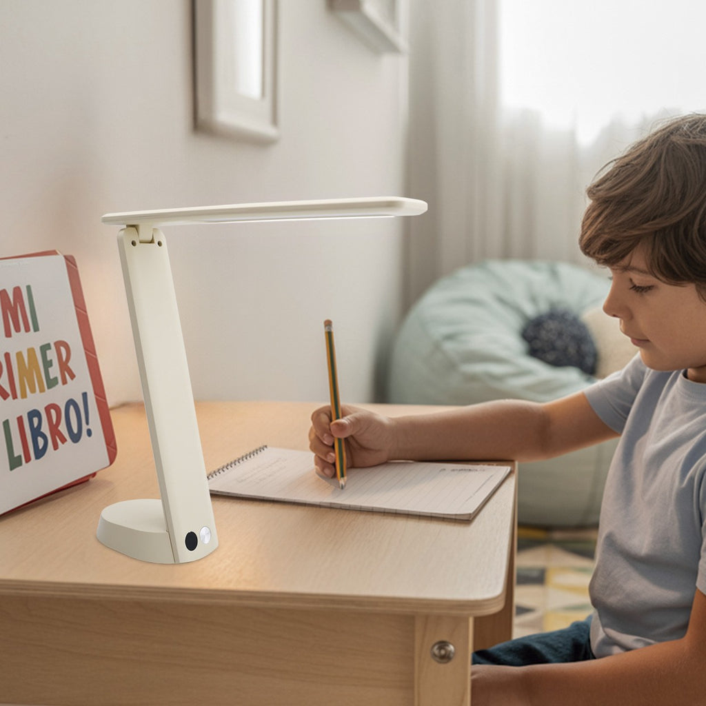 Flexo linterna Blum en uso sobre escritorio - Ambiente de trabajo