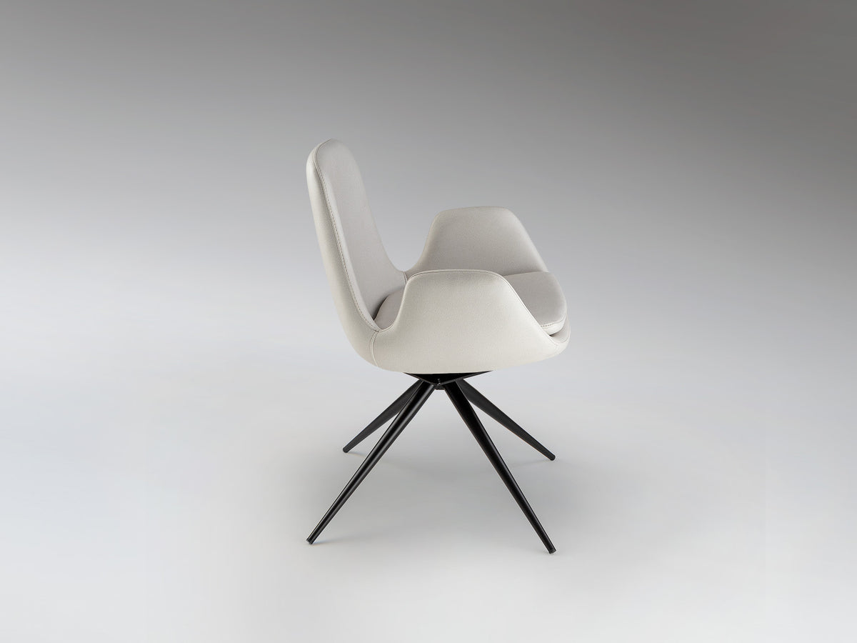 Silla Giratoria de Oficina Zuna Blanca Hueso Schuller en ambiente decorado | Schuller