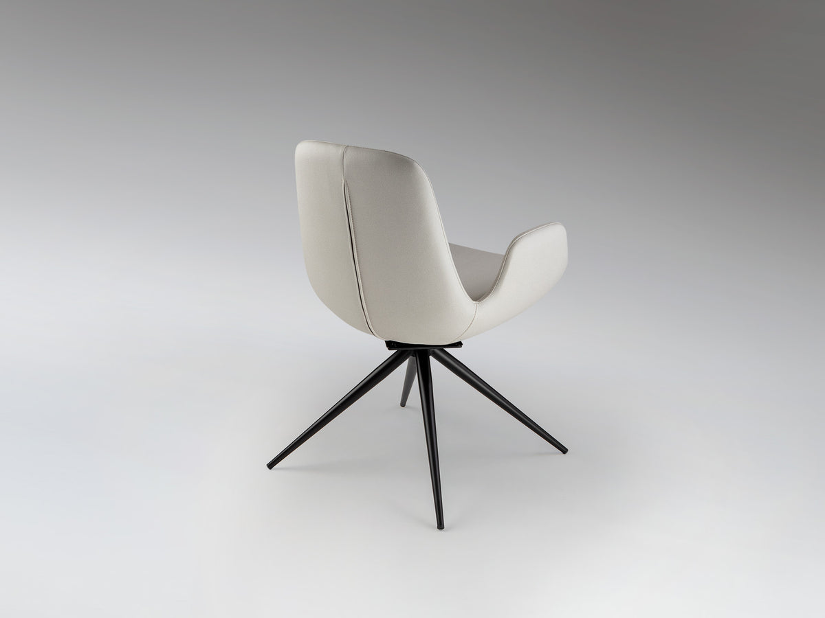 Silla Giratoria de Oficina Zuna Blanca Hueso Schuller en ambiente decorado | Schuller