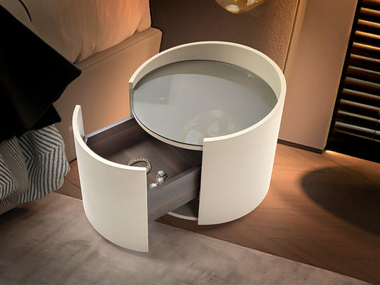 Mesita de Noche Redonda Iza 43 cm Caqui con Tapa de Cristal Schuller en ambiente decorado | Schuller
