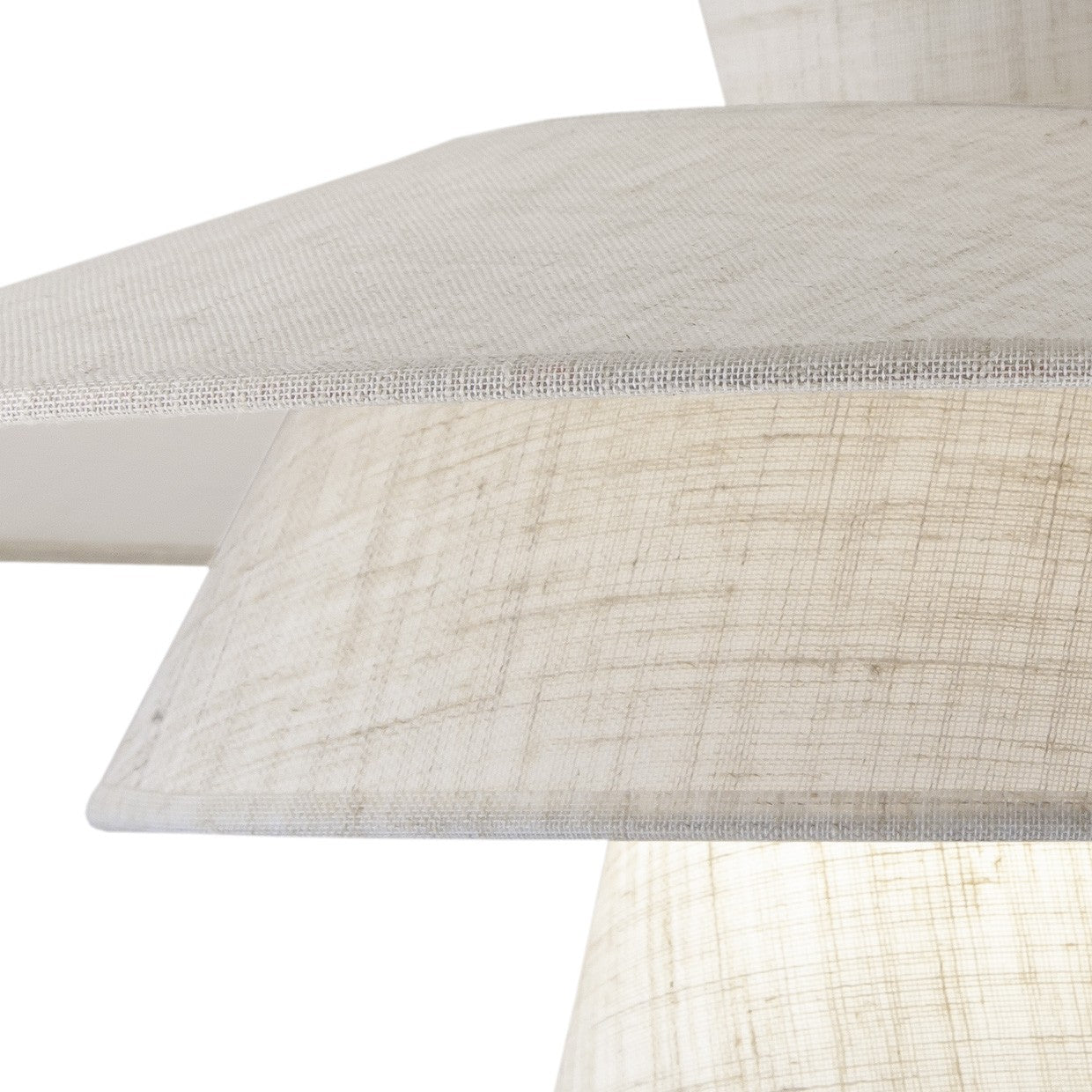 Detalle de pantallas y cable del colgante Bari ALEMAR lino tostado