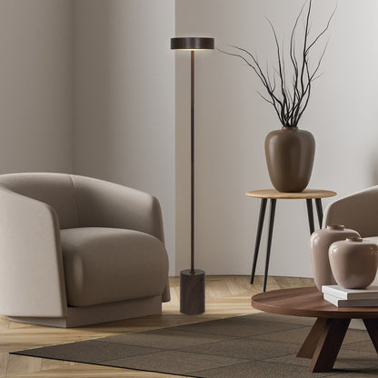 Pie de salón Fresno en salón decorado - Ambiente acogedor