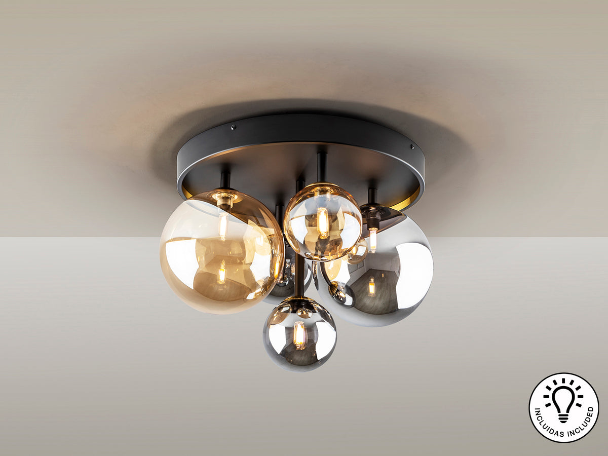 Plafón de Techo Dark 5 Luces Negro y Latón con Tulipas de Cristal Schuller en ambiente decorado | Schuller