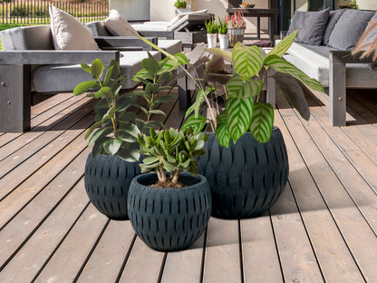 Set de 3 Maceteros Yuca Negro Patinado Fiberclay Schuller en ambiente decorado | Schuller