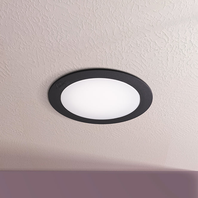 Downlight TERESA fabricado en resina color negro con difusor en PC