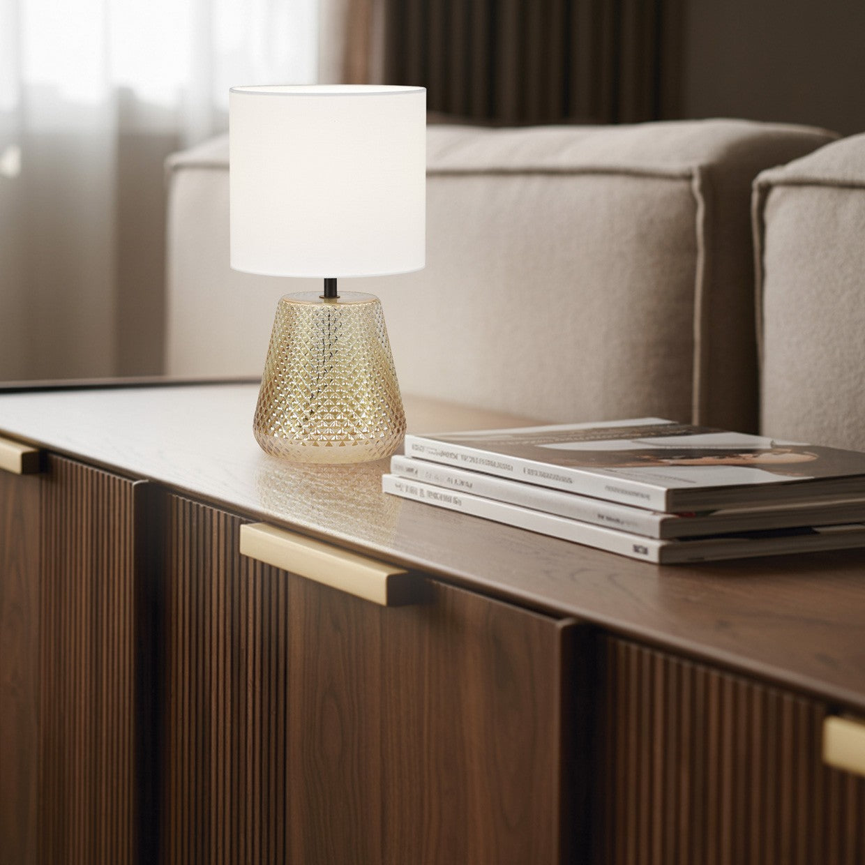 Lámpara sobremesa Glow Ámbar en ambiente de dormitorio - Vista decorativa