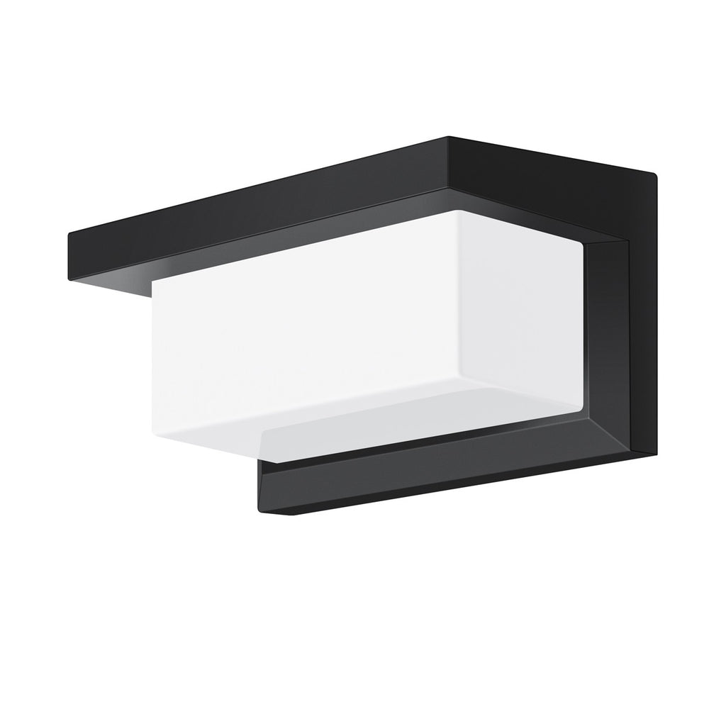 Aplique Lamar negro encendido con luz cálida 3000K en exterior