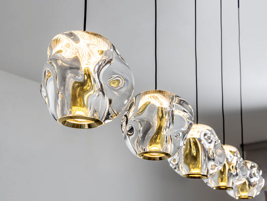 Lámpara Colgante LED Zaria 5 Luces 21W Negro y Oro Schuller en ambiente decorado | Schuller