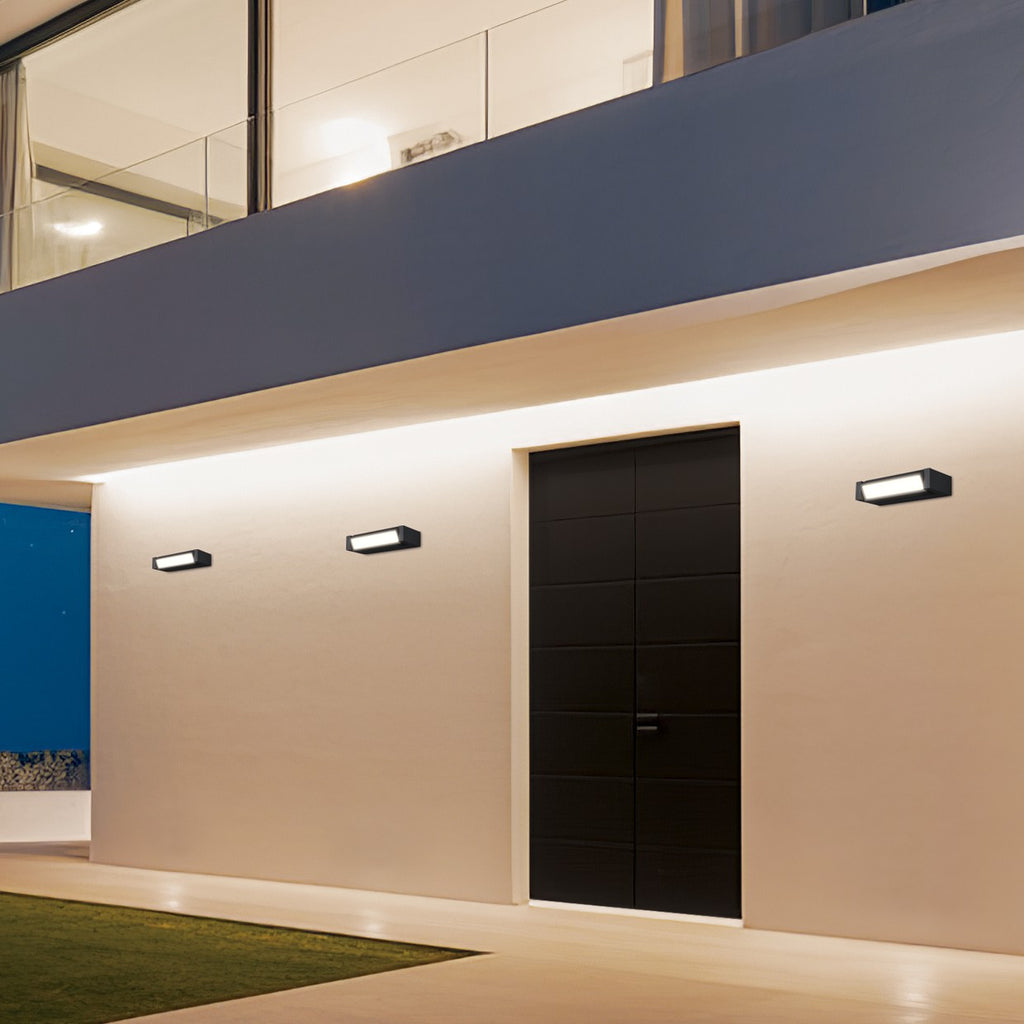 Aplique exterior Longo negro en porche decorado - Ambiente exterior