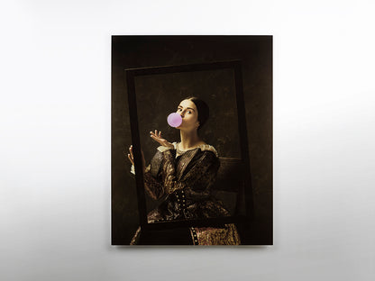 Cuadro sobre Cristal Bubble Gum de Schuller (Bubble Gum) con retrato clásico haciendo pompa de chicle - Ref 529600.
