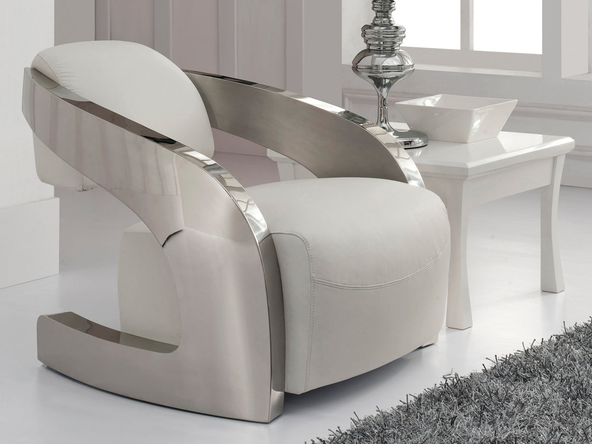 Sillón Tapizado Amanda Piel Italiana Blanca Acero Pulido Schuller en ambiente decorado | Schuller