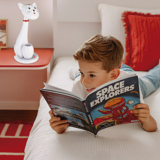 Lámpara Misí en acrílico blanco instalada en escritorio - Ambiente de trabajo