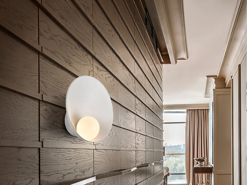 Aplique de Pared Bol de Schuller (Bol) en color Blanco Mate con difusor esférico de cristal opal - Ref 598471.
