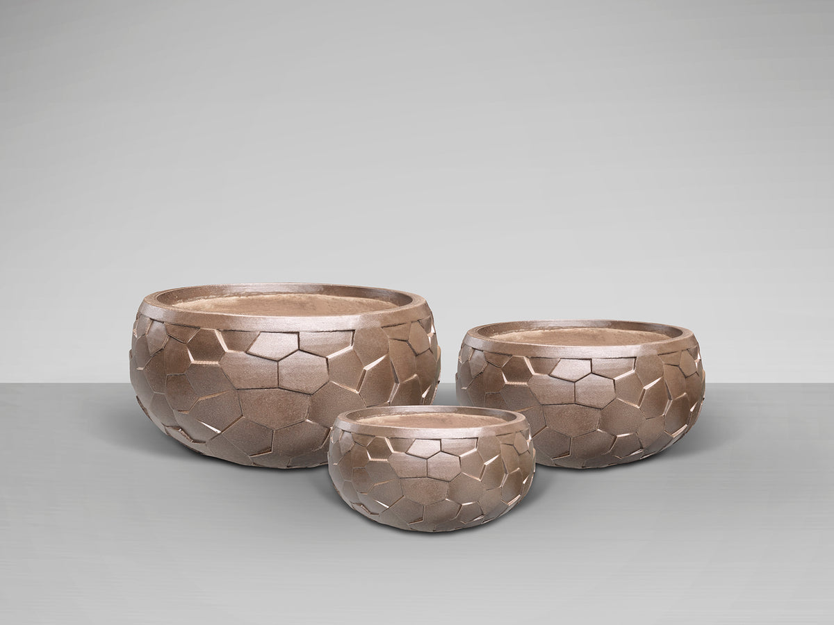 Set de 3 Cubre Maceteros Canela Bronce Fiberclay Schuller en ambiente decorado | Schuller