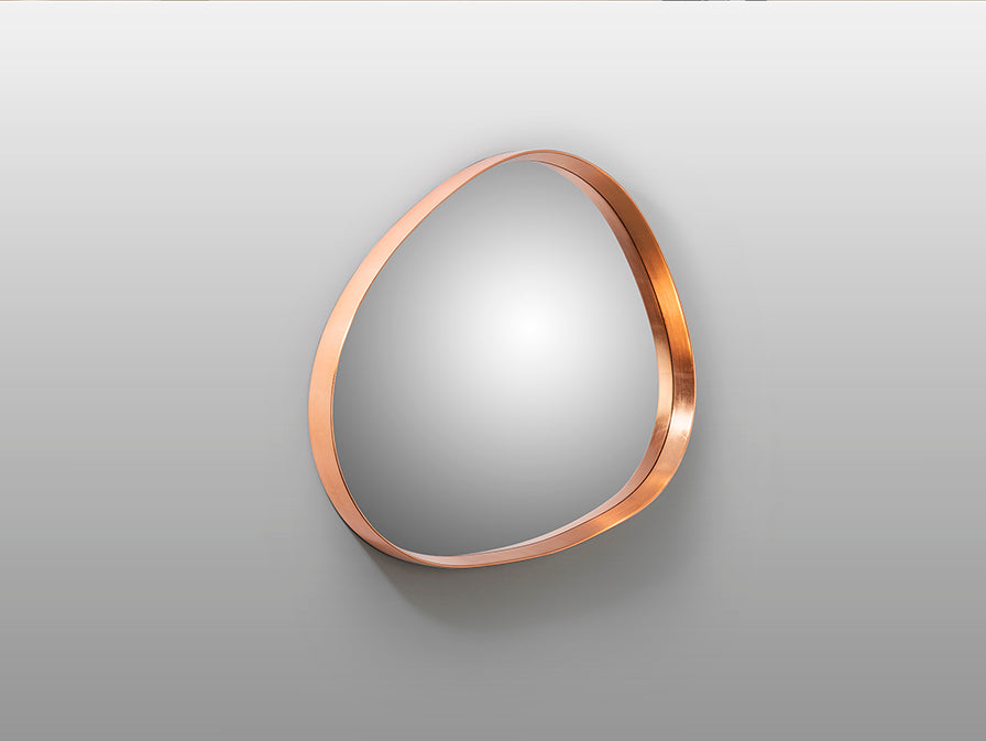 Lado de Espejo Decorativo Julie de Schuller (Julie) en color Pan de Oro Rosa con marco de forma orgánica - Ref 607216.
