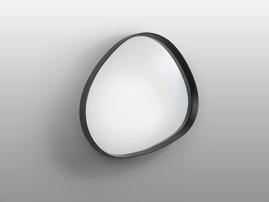 Lateral de Espejo Decorativo Julie de Schuller (Julie) en color Negro Mate con forma orgánica irregular - Ref 607230.
