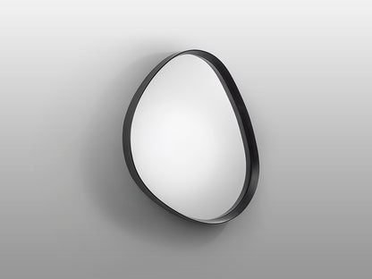 Vertical Espejo Decorativo Julie de Schuller (Julie) en color Negro Mate con forma orgánica irregular - Ref 607230.
