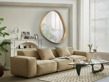 Ambiente de Espejo Decorativo de pared grande Julie de Schuller (Julie) con forma orgánica y marco dorado - Ref 607247.

