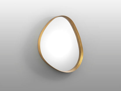 Espejo Decorativo de pared grande Julie de Schuller (Julie) con forma orgánica y marco dorado - Ref 607247.

