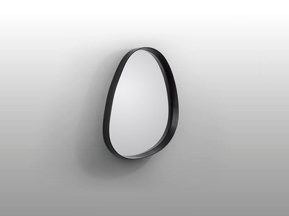 Espejo Decorativo de pared Julie de Schuller (Julie) con forma orgánica y marco negro - Ref 607339.

