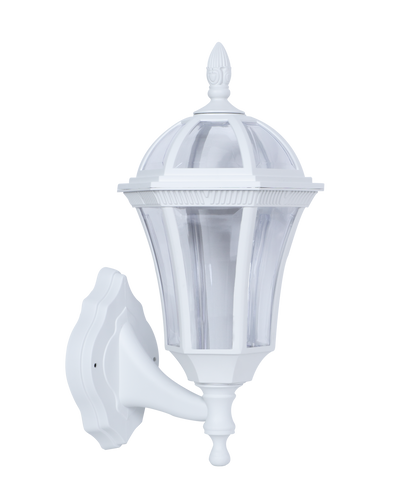 Aplique blanco de estilo clásico, ideal para iluminar el jardín con elegancia