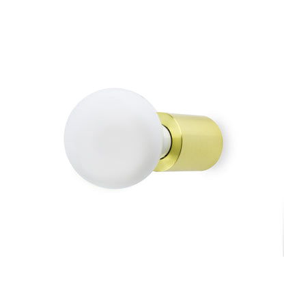 Aplique TEN 70 fabricado en aluminio color oro satinado, ideal para interior