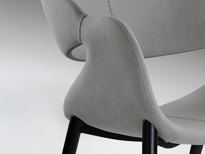 Detalle de costuras Sillón de Comedor de diseño Giro de Schuller (Giro) tapizado en Gris Claro con patas negras - Ref 629140.

