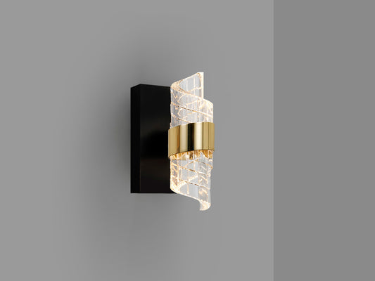Aplique de Pared LED Iliada 7W Negro y Oro Schuller en ambiente decorado | Schuller