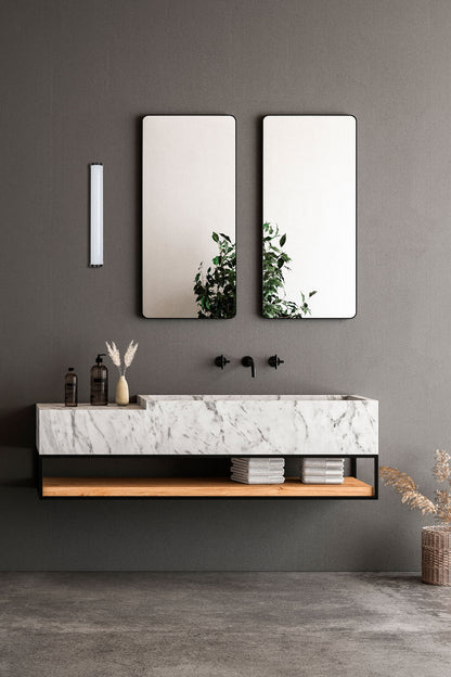 Aplique TIDE 300 fabricado en Aluminio color Negro Mate, luz cálida para baño