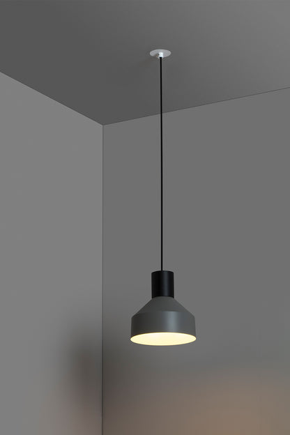 KOMBO fabricado en Acero color Gris, colgante minimalista