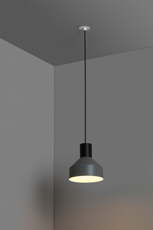 KOMBO fabricado en Acero color Gris, colgante minimalista