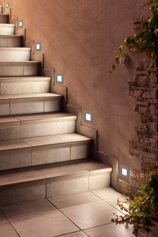 FROL empotrable fabricado en acero inoxidable 304 color níquel, resistente y elegante para iluminación exterior.