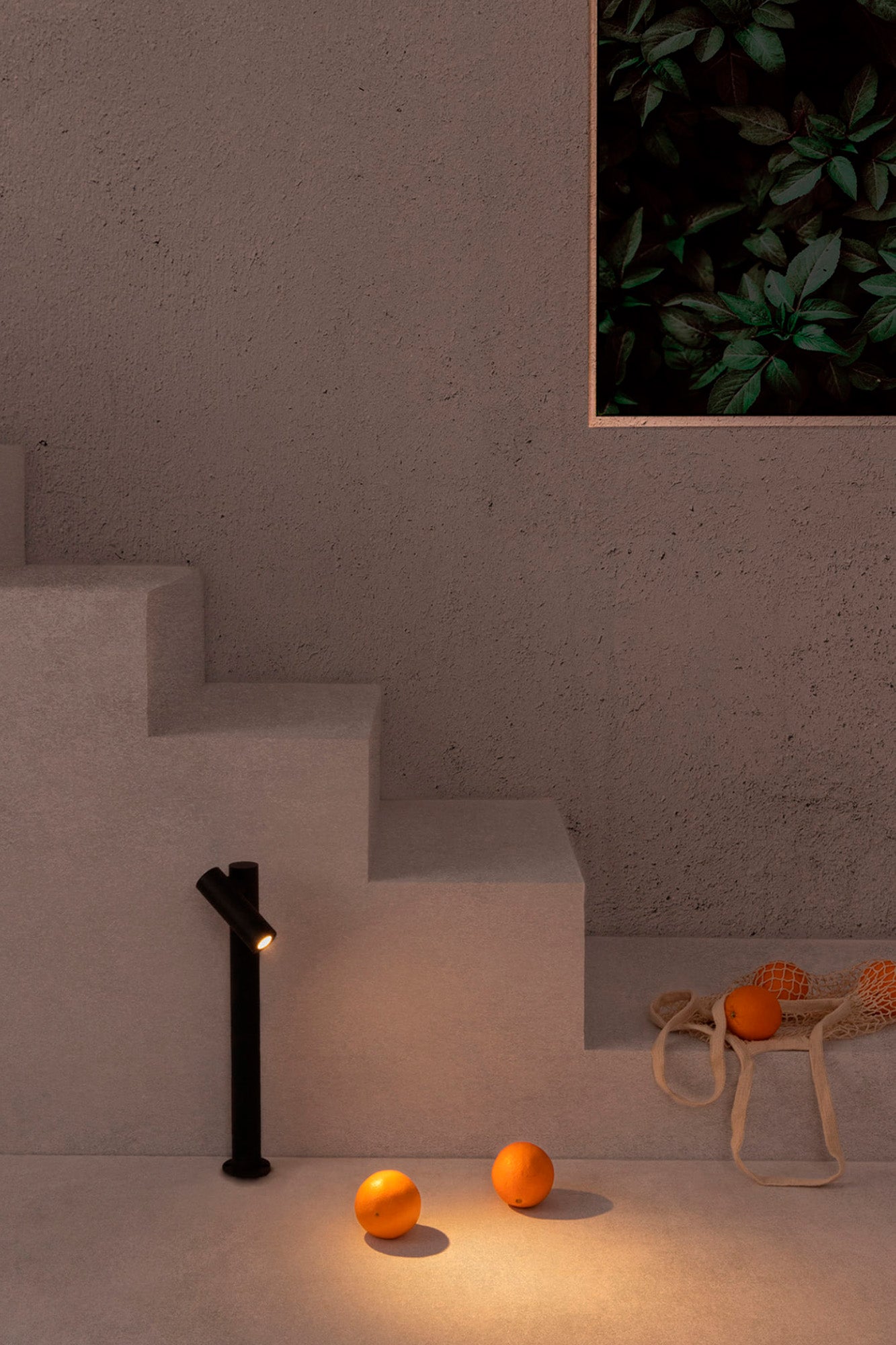 Baliza SPY 435 fabricada en aluminio color gris oscuro. Luminaria resistente para exterior.