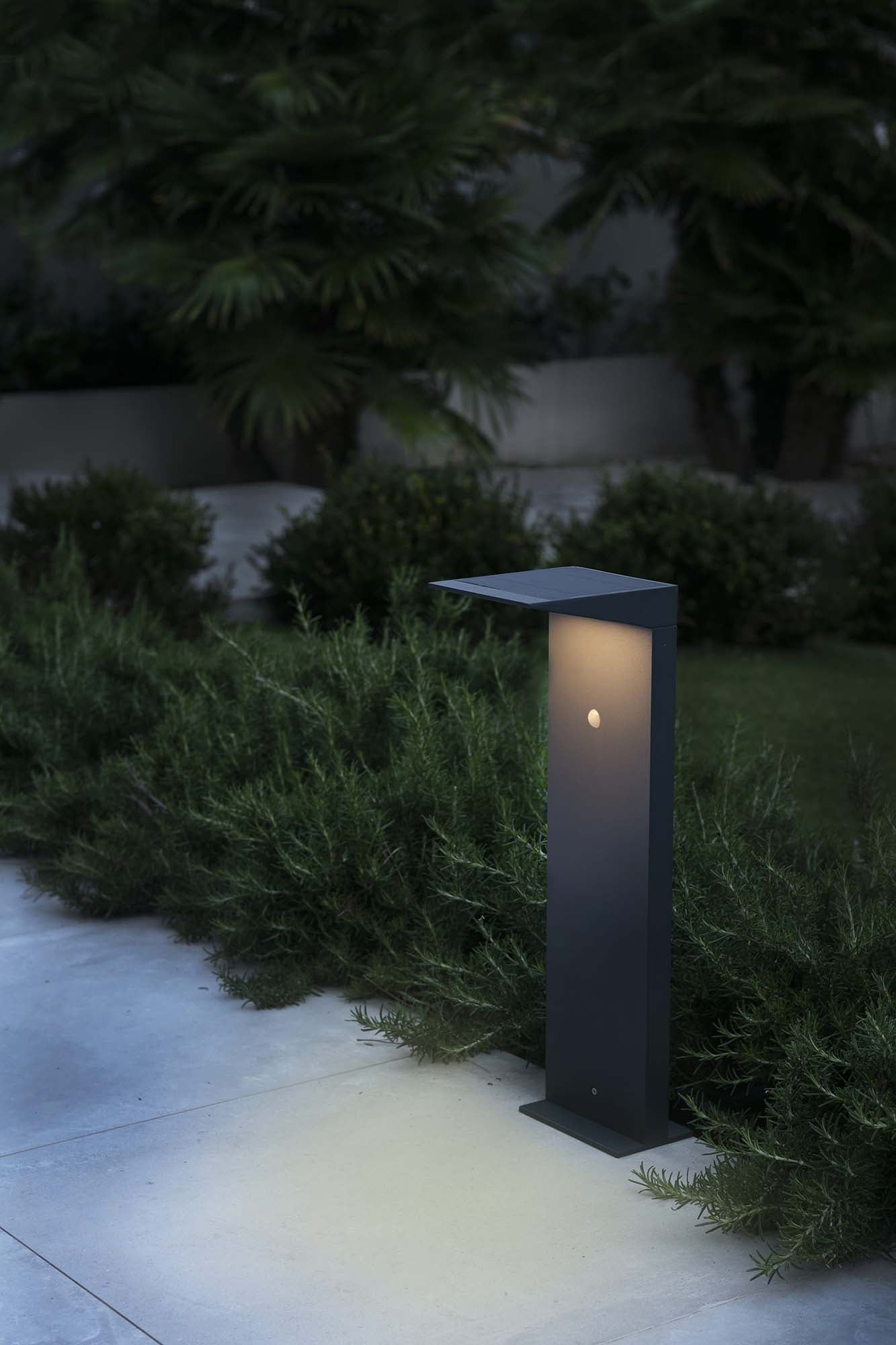 Baliza SOLEIL fabricada en Aluminio color Gris Oscuro para exterior