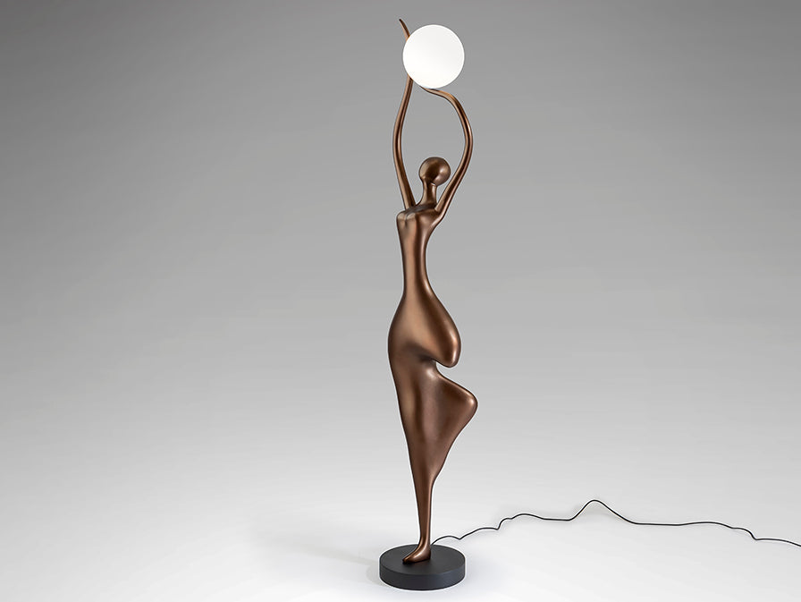 Lámpara Escultórica de Pie El Árbol de Schuller (El Árbol) con figura en Bronce Oscuro sosteniendo una esfera de luz - Ref 715591.

