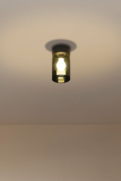 Plafón KILA fabricado en aluminio color gris oscuro con difusor de cristal fumé