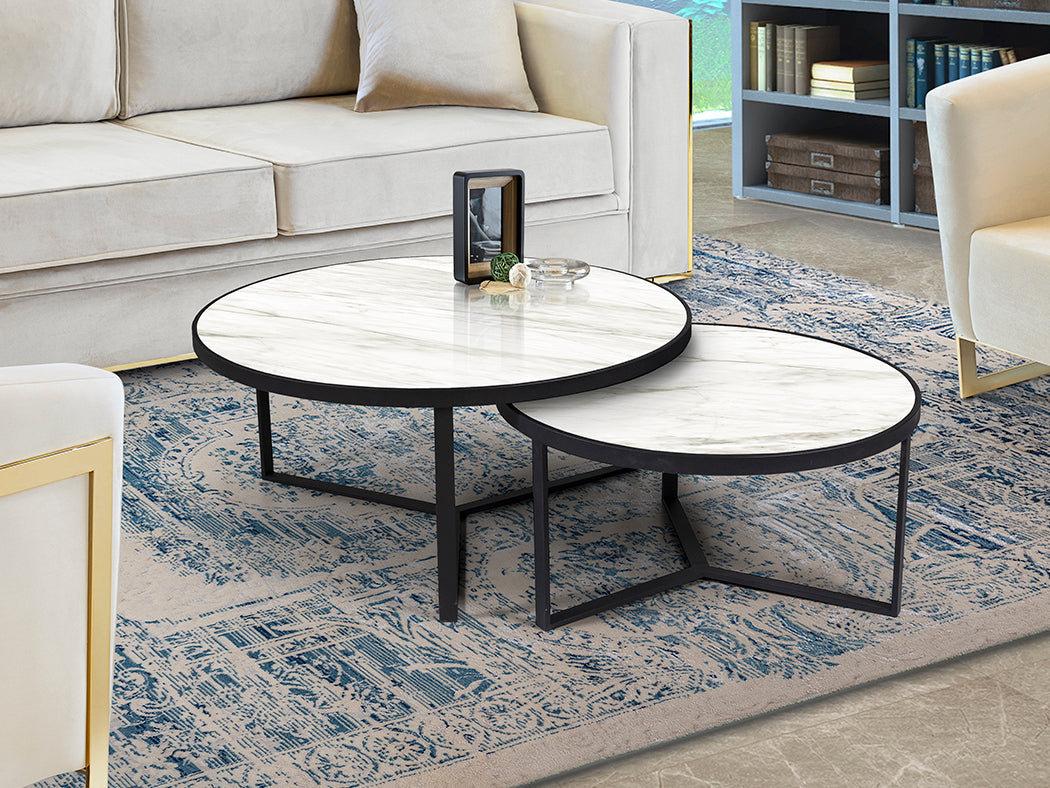 Set de 2 Mesas Auxiliares Naira Mármol Blanco y Negro Mate Schuller en ambiente decorado | Schuller