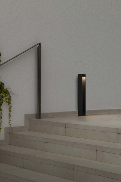 Baliza CERLER 600 fabricada en aluminio color gris oscuro