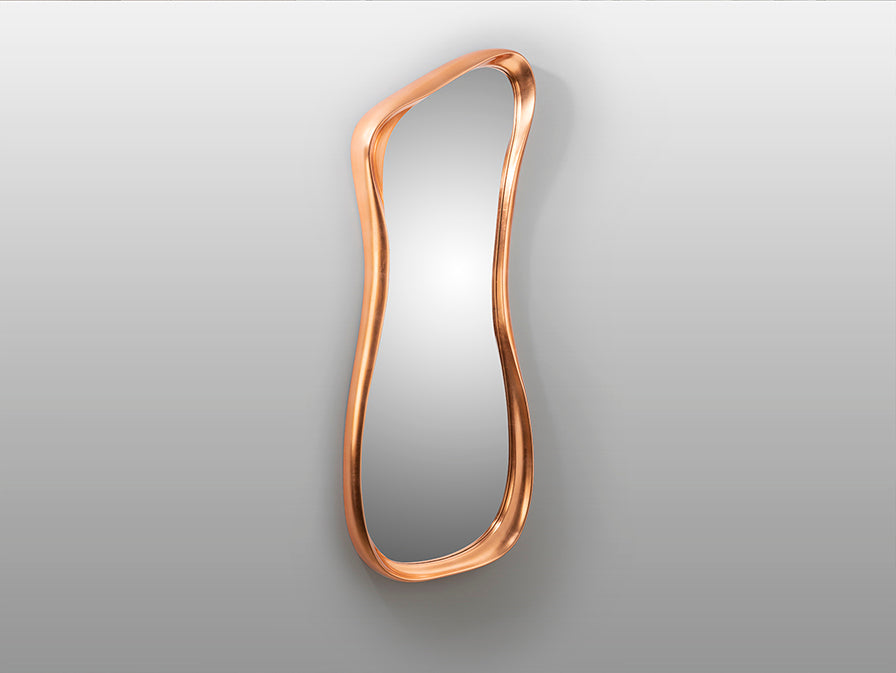 Espejo Decorativo de pared Gina de Schuller (Gina) con marco orgánico en Pan de Oro Rosa - Ref 719483.

