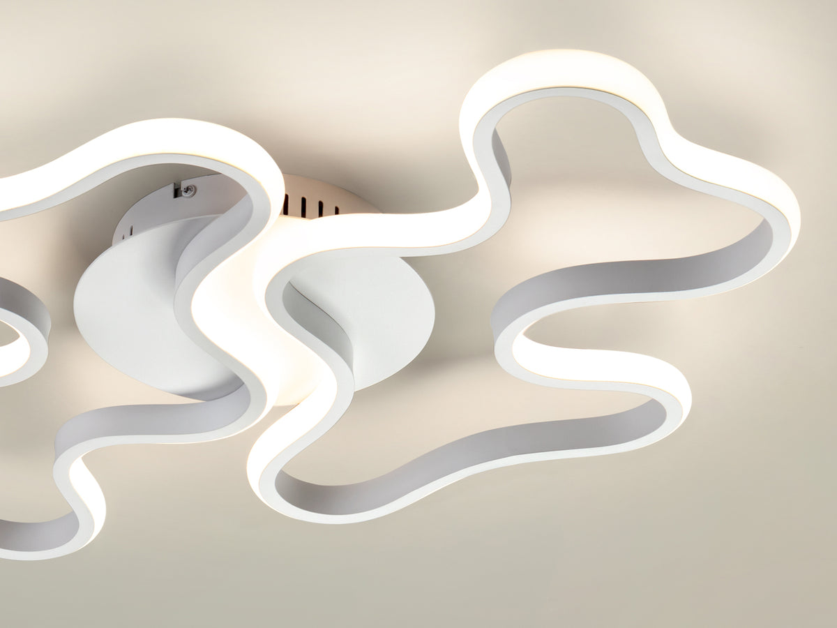 Plafón de Techo LED Marea Grande Blanco Arenado 28W Schuller en ambiente decorado | Schuller