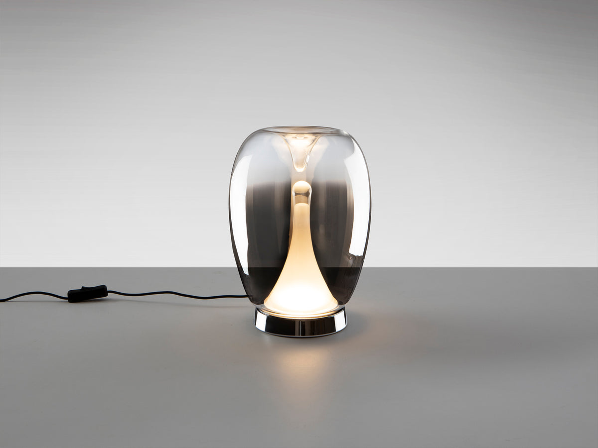 Lámpara de Sobremesa Suspiro 27 cm LED Cromo y Cristal Smoke Schuller en ambiente decorado | Schuller