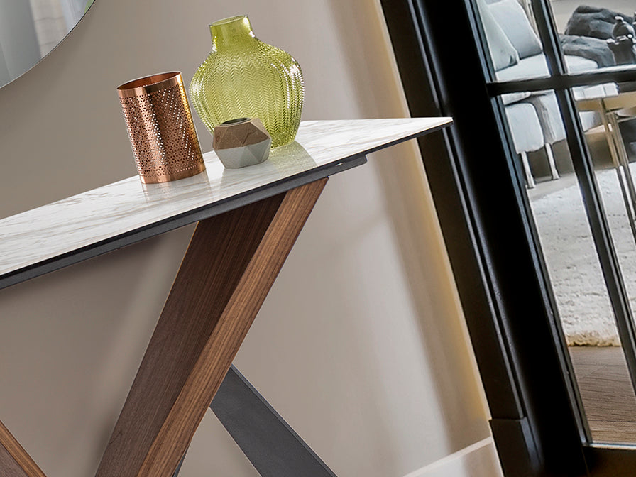 Detalles de Consola Noa de Schuller (Noa) en Nogal y metal Negro con tapa porcelánica efecto mármol blanco - Ref 742481.

