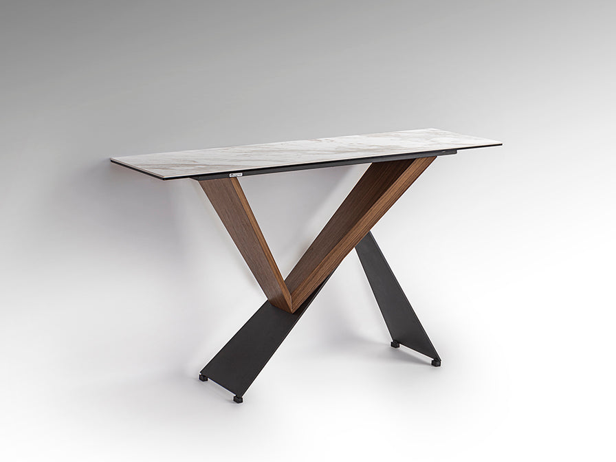 Consola Noa de Schuller (Noa) en Nogal y metal Negro con tapa porcelánica efecto mármol blanco - Ref 742481.

