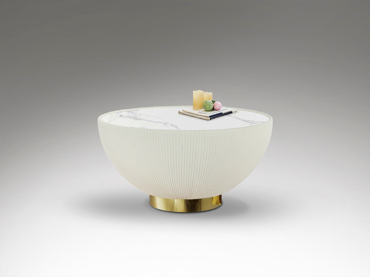 Mesa de Centro Redonda Candy 72 cm Blanco y Latón Schuller en ambiente decorado | Schuller