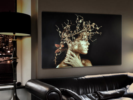 Fotografía Decorativa Mujer Dorada 150x100 cm Cristal Schuller en ambiente decorado | Schuller