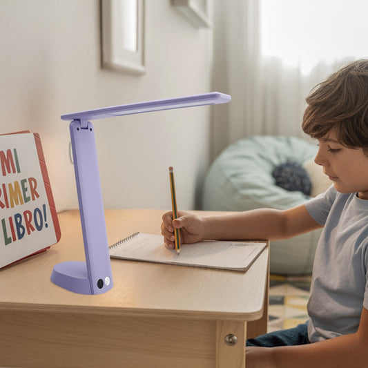 Flexo linterna Blum Lila en uso sobre escritorio - Ambiente de estudio