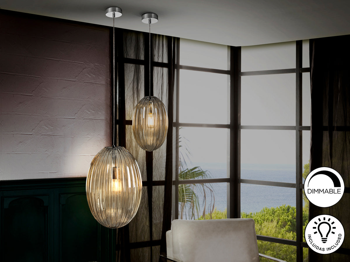 Lámpara Colgante Ovila 20 cm Cromo y Cristal Coñac Schuller en ambiente decorado | Schuller