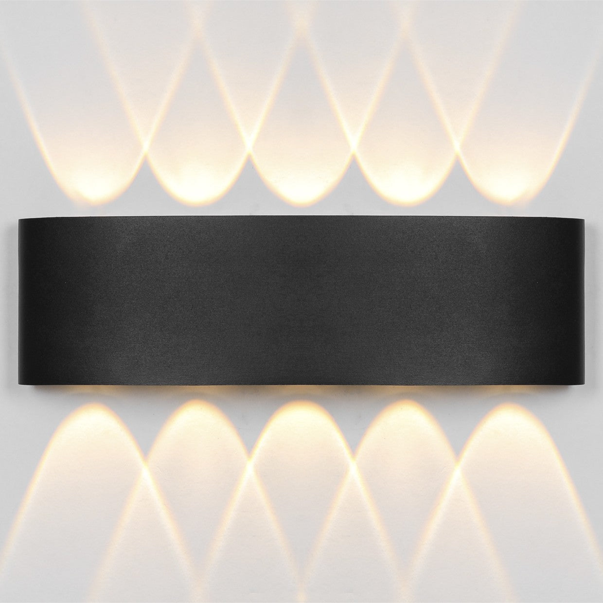 Detalle material metal negro del aplique exterior King ALEMAR